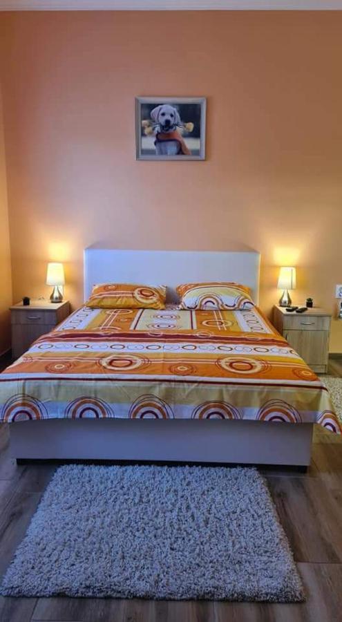 Ales Apartman ซอมโบร์ ภายนอก รูปภาพ