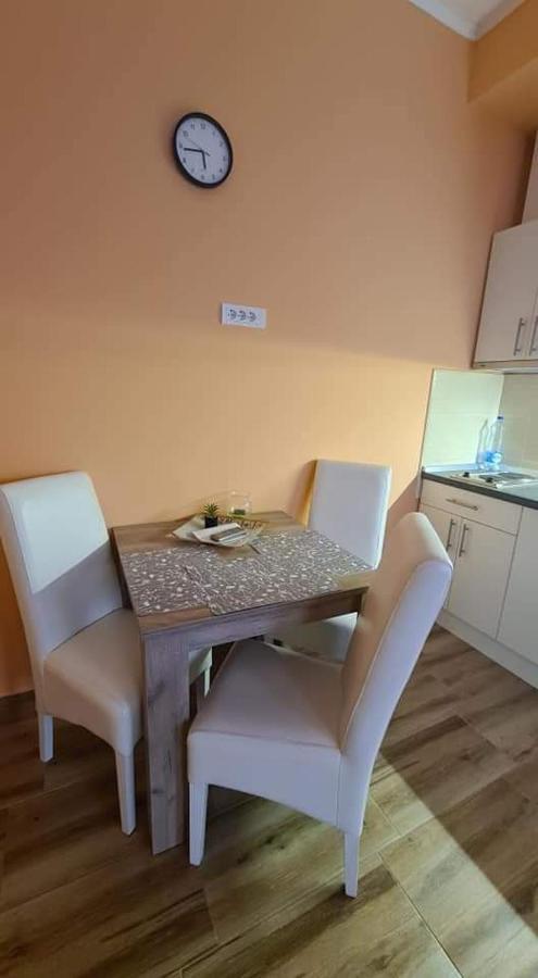 Ales Apartman ซอมโบร์ ภายนอก รูปภาพ