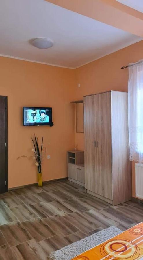 Ales Apartman ซอมโบร์ ภายนอก รูปภาพ