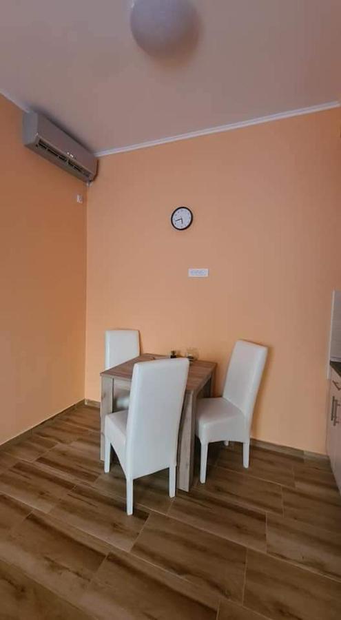 Ales Apartman ซอมโบร์ ภายนอก รูปภาพ