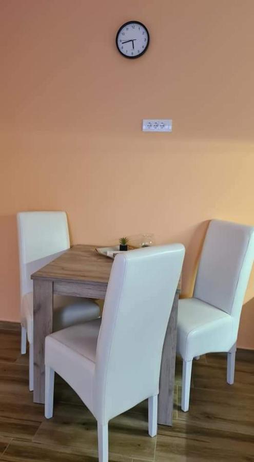 Ales Apartman ซอมโบร์ ภายนอก รูปภาพ