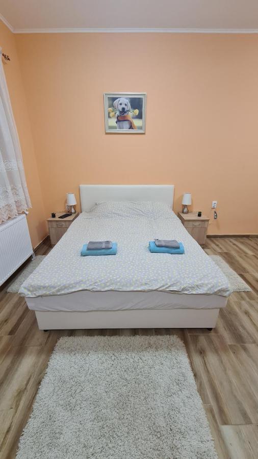 Ales Apartman ซอมโบร์ ภายนอก รูปภาพ