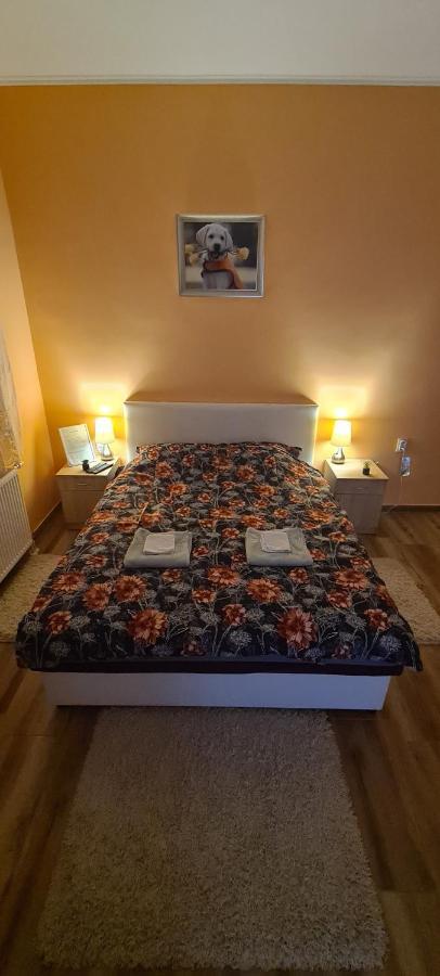 Ales Apartman ซอมโบร์ ภายนอก รูปภาพ